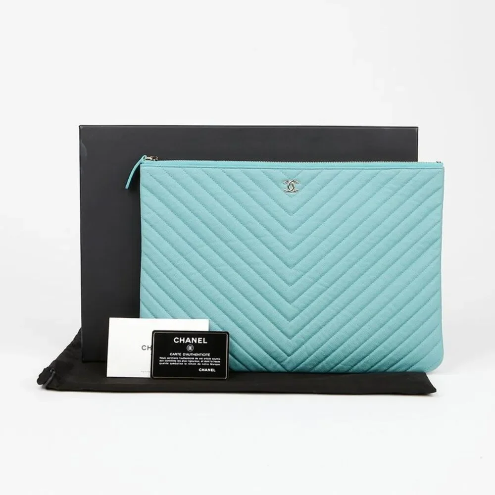 Caviar Classic Large Clutch